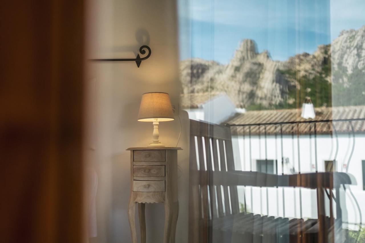 La Suera San Pantaleo Hotel Buitenkant foto