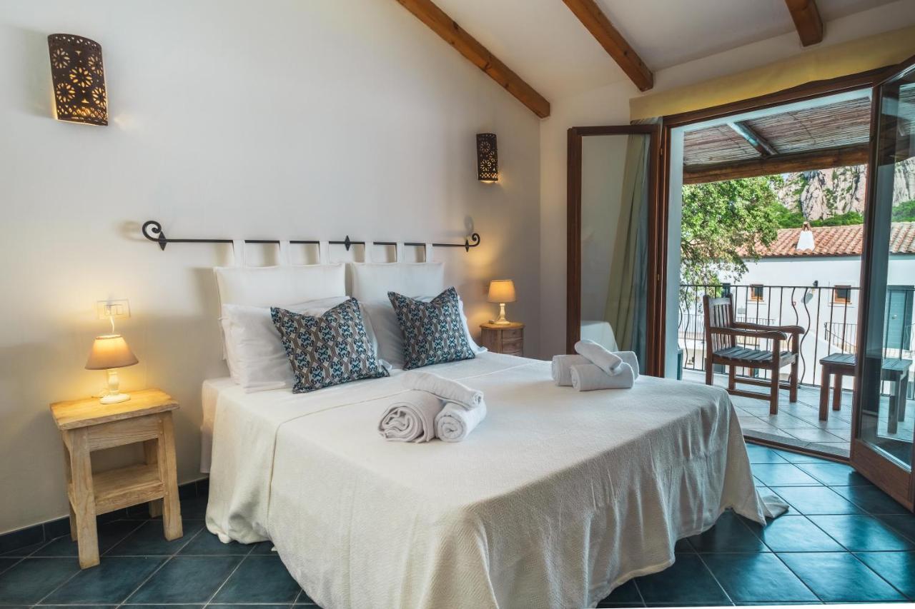 La Suera San Pantaleo Hotel Buitenkant foto