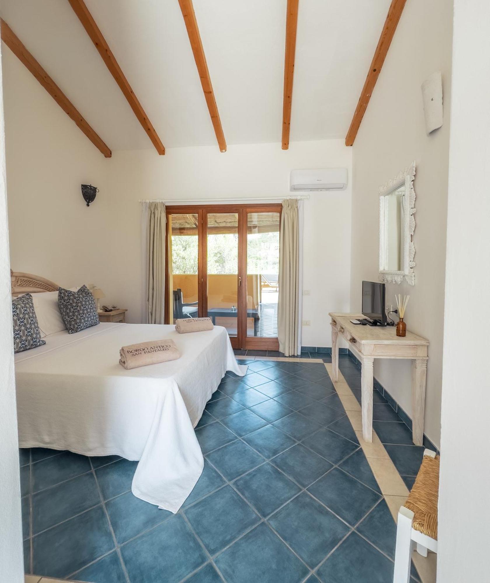 La Suera San Pantaleo Hotel Buitenkant foto